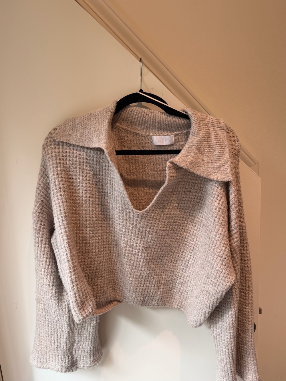 isalis Cropped Multi Color Vneck sweater